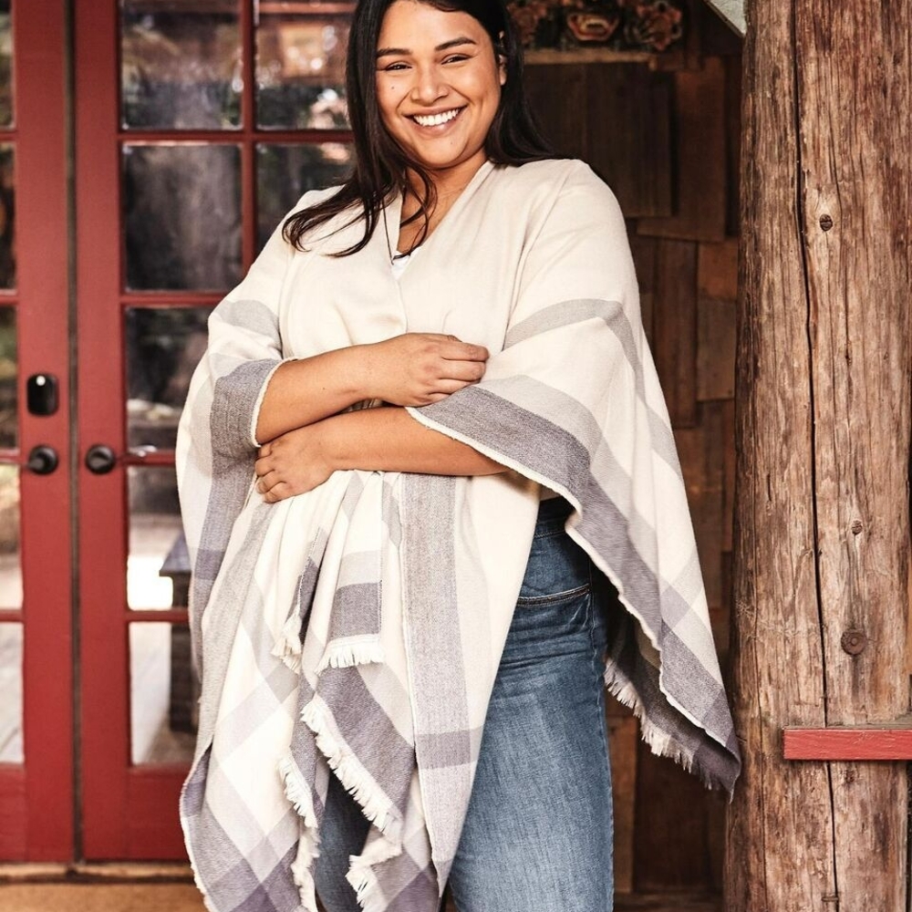 Siizu Cream & Gray Plaid Poncho Wrap – One Size NWT